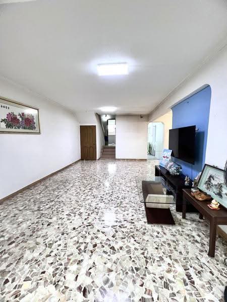 312 Hougang Avenue 5, 312 Hougang Avenue 5, Hougang / Punggol / Sengkang, 3 Bedrooms, 1,431 sqft, HDB Flat For Sale, by Sia Mei Hwan, 500268539 - Living Room - PropertyGuru.com.sg