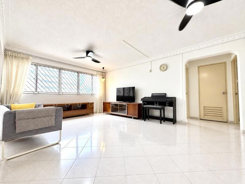 624 Hougang Avenue 8, 624 Hougang Avenue 8, Hougang / Punggol / Sengkang, 3 Bedrooms, 1,313 sqft, HDB Flat For Sale, by Douglas Chew, 500268579 - Living Room - PropertyGuru.com.sg