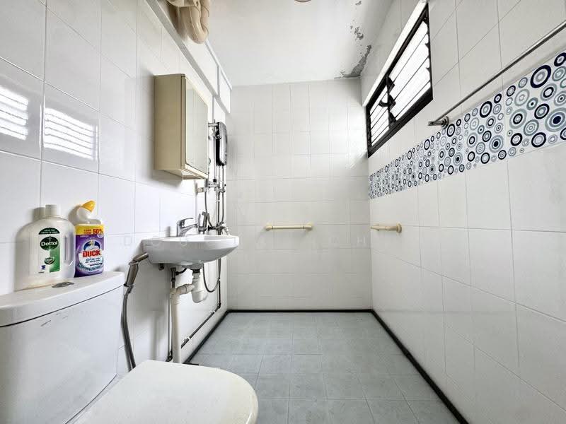 624 Hougang Avenue 8, 624 Hougang Avenue 8, Hougang / Punggol / Sengkang, 3 Bedrooms, 1,313 sqft, HDB Flat For Sale, by Douglas Chew, 500268579 - Bathroom - PropertyGuru.com.sg