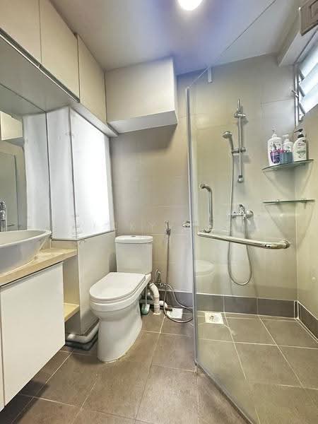5 Farrer Road, 5 Farrer Road, Tanglin / Holland / Bukit Timah, Room Rental, 150 sqft, HDB Flat For Rent, by Ricky Ngo 瑞奇, 500268581 - Bathroom - PropertyGuru.com.sg