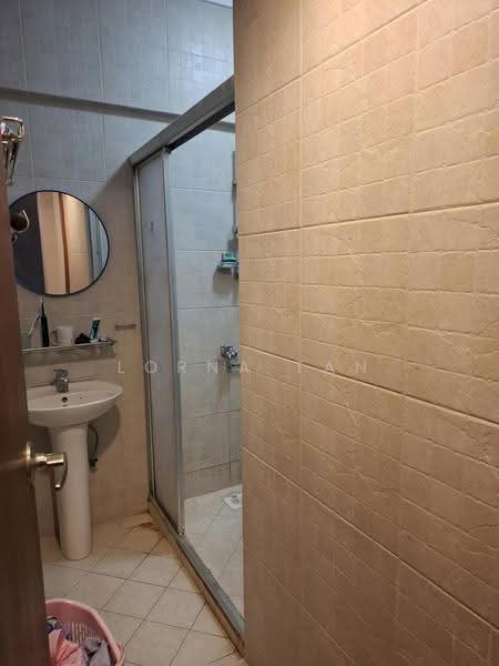 407 Hougang Avenue 10, 407 Hougang Avenue 10, Hougang / Punggol / Sengkang, Room Rental, 120 sqft, HDB Flat For Rent, by Lorna Tan, 500268585 - Bathroom - PropertyGuru.com.sg
