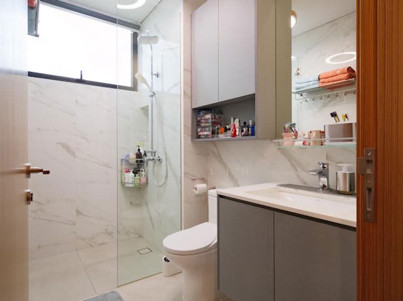 ✦ GIANT ✦ Almost New Move In Ready Semi-D 2.5sty with Pool Lift EV I Near Kembangan MRT B, Almost New! Rebuilt Huge Build Semi D w Lift Multi Gen Living, Eunos / Geylang / Paya Lebar, 7 Bedrooms, 5,678 sqft, Semi-Detached House For Sale, by Val Lin, 500268614 - Bathroom - PropertyGuru.com.sg