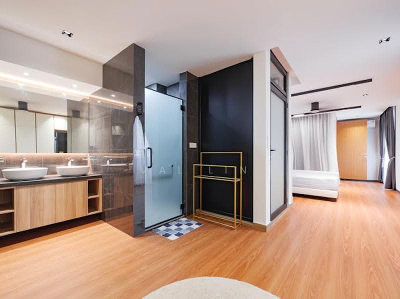 ✦ GIANT ✦ Almost New Move In Ready Semi-D 2.5sty with Pool Lift EV I Near Kembangan MRT B, Almost New! Rebuilt Huge Build Semi D w Lift Multi Gen Living, Eunos / Geylang / Paya Lebar, 7 Bedrooms, 5,678 sqft, Semi-Detached House For Sale, by Val Lin, 500268614 - Bathroom - PropertyGuru.com.sg
