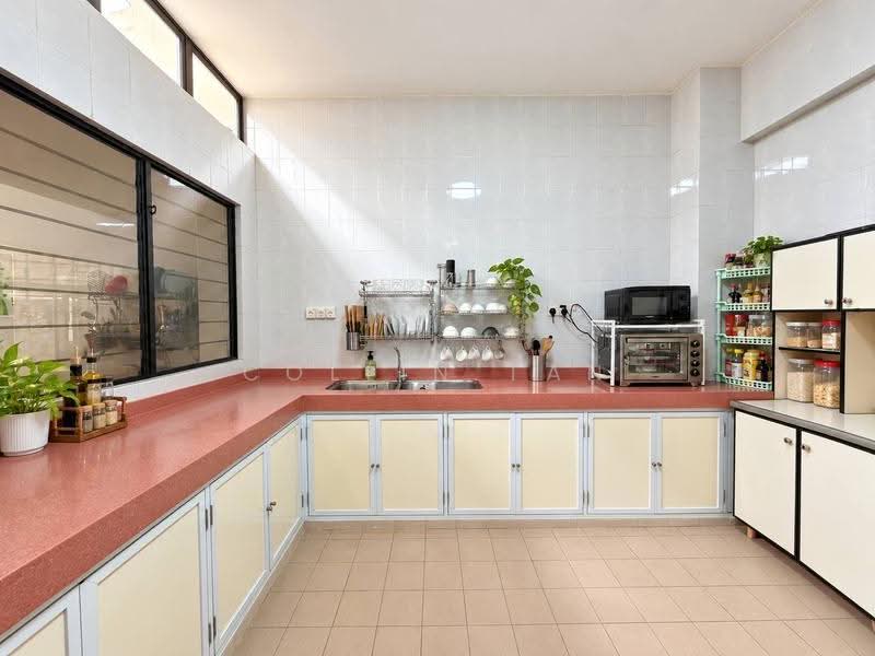 SPACIOUS 2.5-STOREY INTER-TERRACE IN KEMBANGAN ESTATE, Eunos / Geylang / Paya Lebar, 5 Bedrooms, 4,500 sqft, Terraced House For Sale, by Collin Tan, 500268617 - PropertyGuru.com.sg