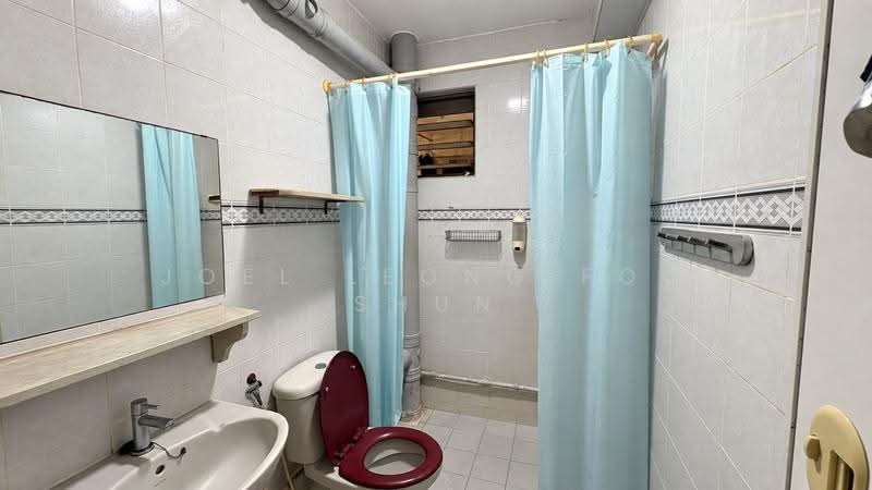 682 Choa Chu Kang Crescent, 682 Choa Chu Kang Crescent, Dairy Farm / Bukit Panjang / Choa Chu Kang, 4 Bedrooms, 1,324 sqft, HDB Flat For Sale, by Joel Leong Foo Shun, 500268619 - Bathroom - PropertyGuru.com.sg
