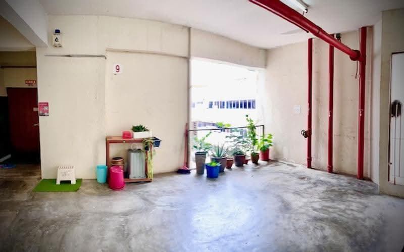 Tong Lee Building, 35 Kallang Pudding Road, Macpherson / Potong Pasir, 300 sqft, Light Industrial (B1) For Rent, by Gary Lee, 500268621 - Exterior - CommercialGuru.com.sg