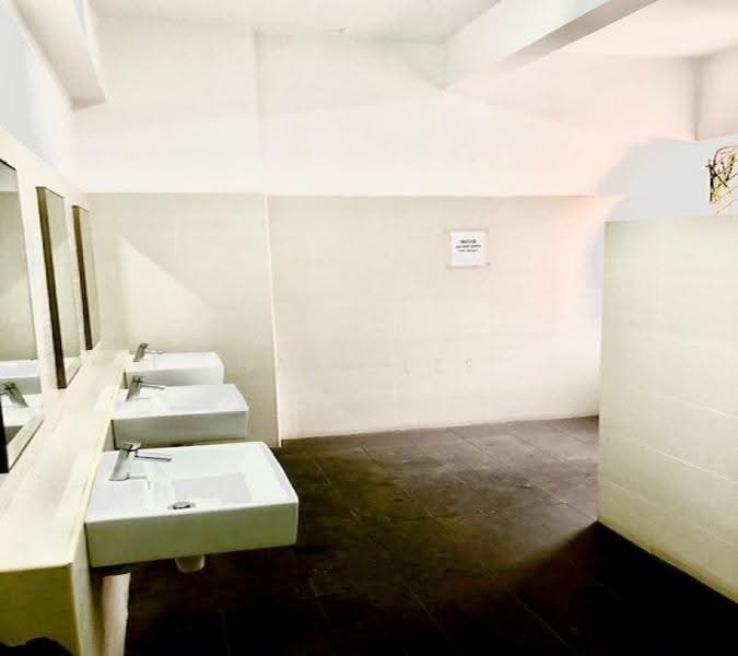 Tong Lee Building, 35 Kallang Pudding Road, Macpherson / Potong Pasir, 300 sqft, Light Industrial (B1) For Rent, by Gary Lee, 500268621 - Bathroom - CommercialGuru.com.sg