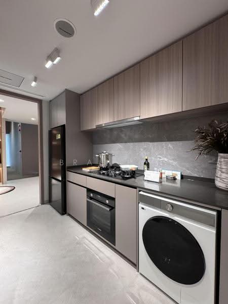 Lucerne Grand, Lakeside Drive, Boon Lay / Jurong / Tuas, 3 Bedrooms, 1,001 sqft, Condominium For Sale, by Brad Poh 傅杨评, 500268622 - Kitchen - PropertyGuru.com.sg