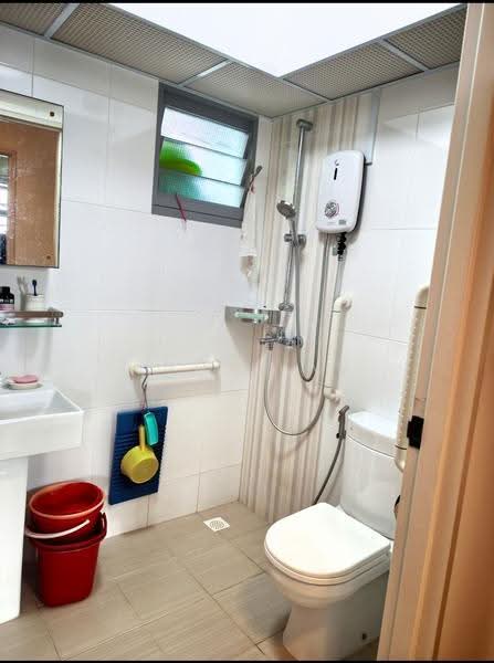 37 Margaret Drive, 37 Margaret Drive, Alexandra / Commonwealth, Room Rental, 140 sqft, HDB Flat For Rent, by Andy Lau, 500268625 - Common Bathroom - PropertyGuru.com.sg