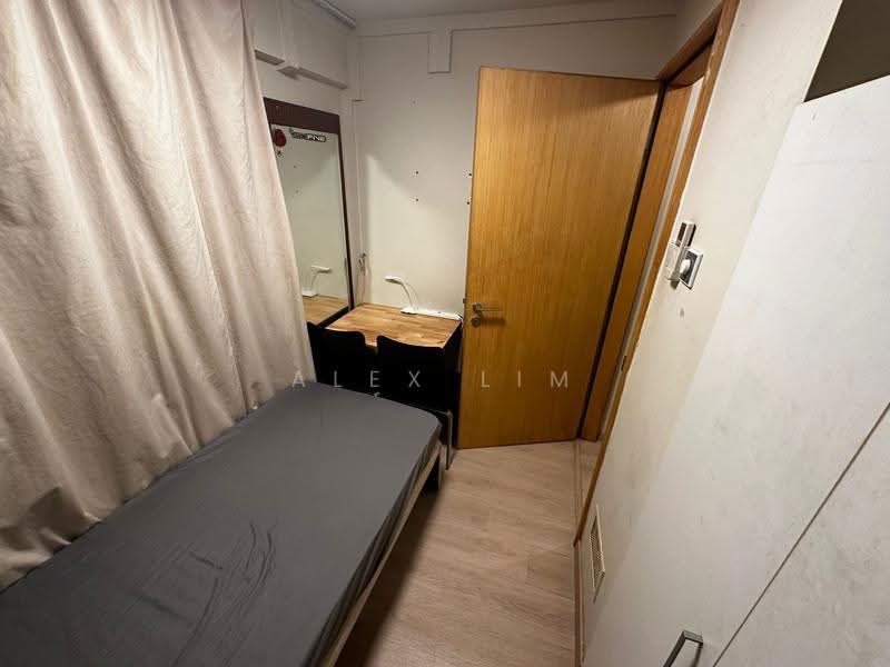 215 Boon Lay Place, 215 Boon Lay Place, Boon Lay / Jurong / Tuas, 2 Bedrooms, 710 sqft, HDB Flat For Sale, by Alex Lim, 500268634 - Bedroom - PropertyGuru.com.sg