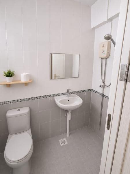 725 Yishun Street 71, 725 Yishun Street 71, Sembawang / Yishun, 2 Bedrooms, 797 sqft, HDB Flat For Rent, by Phyllis Ngam, 500268636 - Bathroom - PropertyGuru.com.sg