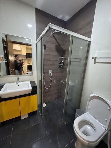 Parc Imperial, 253 Pasir Panjang Road, Buona Vista / West Coast / Clementi New Town, 1 Bedroom, 388 sqft, Condominium For Sale, by Lyn Kwan, 500268651 - Bathroom - PropertyGuru.com.sg