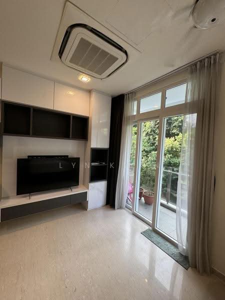 Parc Imperial, 253 Pasir Panjang Road, Buona Vista / West Coast / Clementi New Town, 1 Bedroom, 388 sqft, Condominium For Sale, by Lyn Kwan, 500268651 - Living Room - PropertyGuru.com.sg