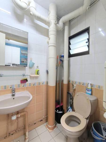 85 Telok Blangah Heights, 85 Telok Blangah Heights, Harbourfront / Telok Blangah, Room Rental, 100 sqft, HDB Flat For Rent, by Kenny Kan, 500268658 - Bathroom - PropertyGuru.com.sg