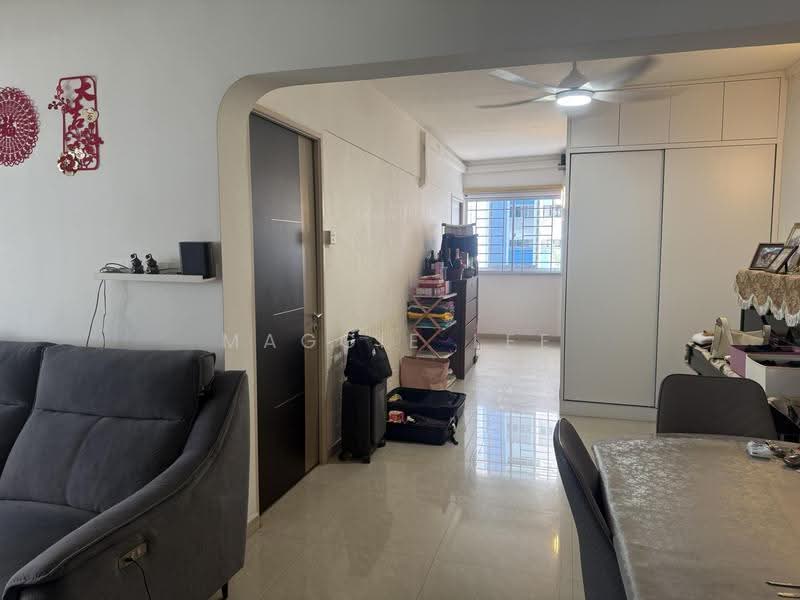 718 Bedok Reservoir Road, 718 Bedok Reservoir Road, Bedok / Upper East Coast, 3 Bedrooms, 1,423 sqft, HDB Flat For Sale, by Maggie Lee, 500268661 - Living Room - PropertyGuru.com.sg