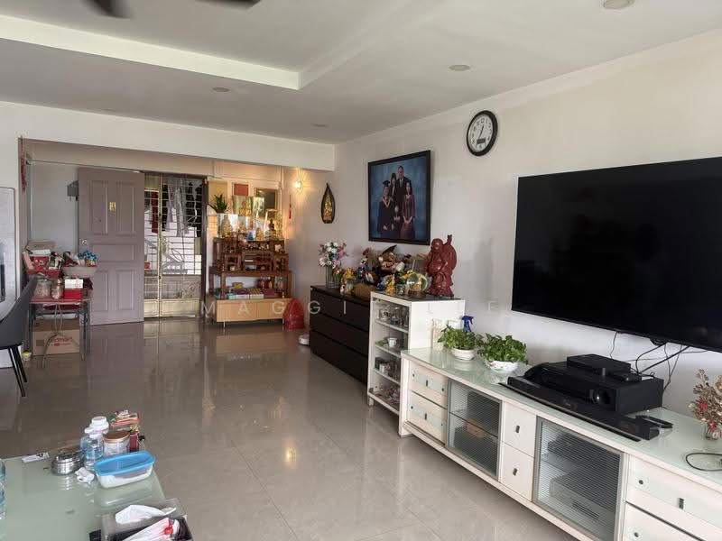 718 Bedok Reservoir Road, 718 Bedok Reservoir Road, Bedok / Upper East Coast, 3 Bedrooms, 1,423 sqft, HDB Flat For Sale, by Maggie Lee, 500268661 - Living Room - PropertyGuru.com.sg