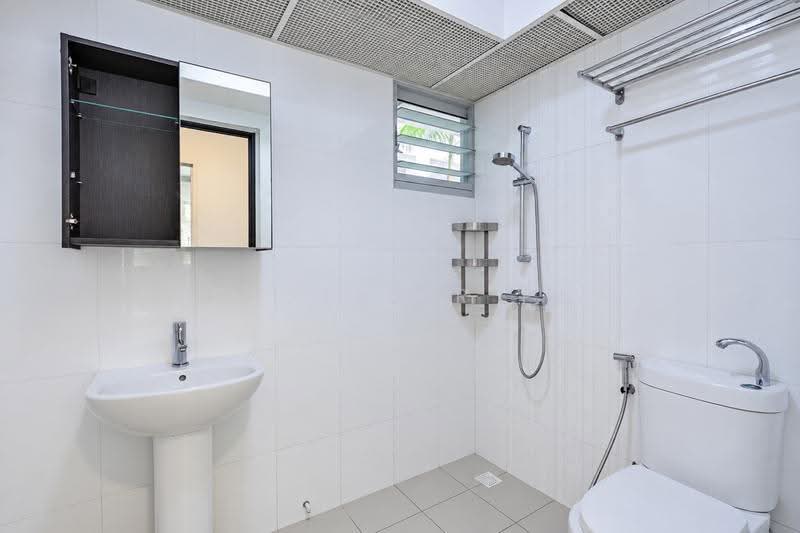469A Meadow Spring @ Yishun, 469A Yishun Street 43, Sembawang / Yishun, 3 Bedrooms, 1,001 sqft, HDB Flat For Sale, by KOH YONG JIAN, 500268668 - Bathroom - PropertyGuru.com.sg