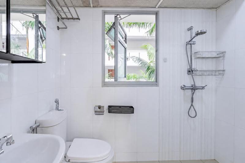 469A Meadow Spring @ Yishun, 469A Yishun Street 43, Sembawang / Yishun, 3 Bedrooms, 1,001 sqft, HDB Flat For Sale, by KOH YONG JIAN, 500268668 - Bathroom - PropertyGuru.com.sg
