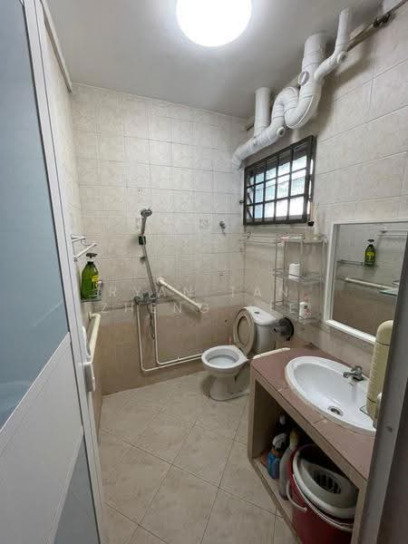 607 Choa Chu Kang Street 62, 607 Choa Chu Kang Street 62, Dairy Farm / Bukit Panjang / Choa Chu Kang, 4 Bedrooms, 1,162 sqft, HDB Flat For Sale, by Ryan Tan Zheng Jie, 500268689 - Bathroom - PropertyGuru.com.sg