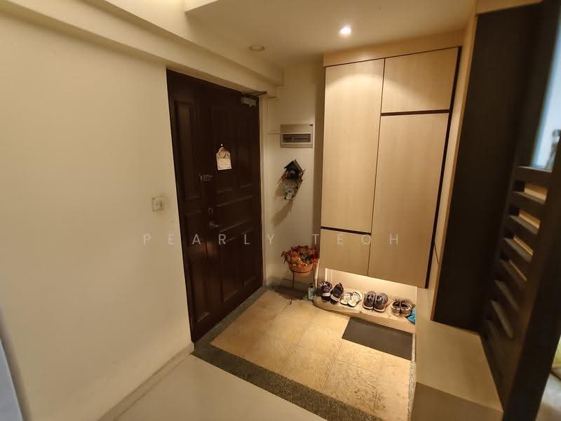 384 Bukit Batok West Avenue 5, 384 Bukit Batok West Avenue 5, Dairy Farm / Bukit Panjang / Choa Chu Kang, 4 Bedrooms, 1,270 sqft, HDB Flat For Sale, by Pearly Teoh, 500268711 - Entrance - PropertyGuru.com.sg