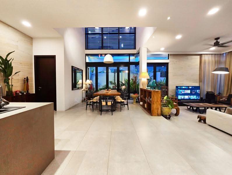 Gorgeous Tropical Freehold 2.5 storey Semi-D. 8 mins walk Lor Chuan MRT Station, Li Hwan / Mei Hwan / Tai Hwan / Serangoon Garden Estate, Hougang / Punggol / Sengkang, 6 Bedrooms, 4,700 sqft, Semi-Detached House For Sale, by Kent Tan, 500268735 - Living Room - PropertyGuru.com.sg