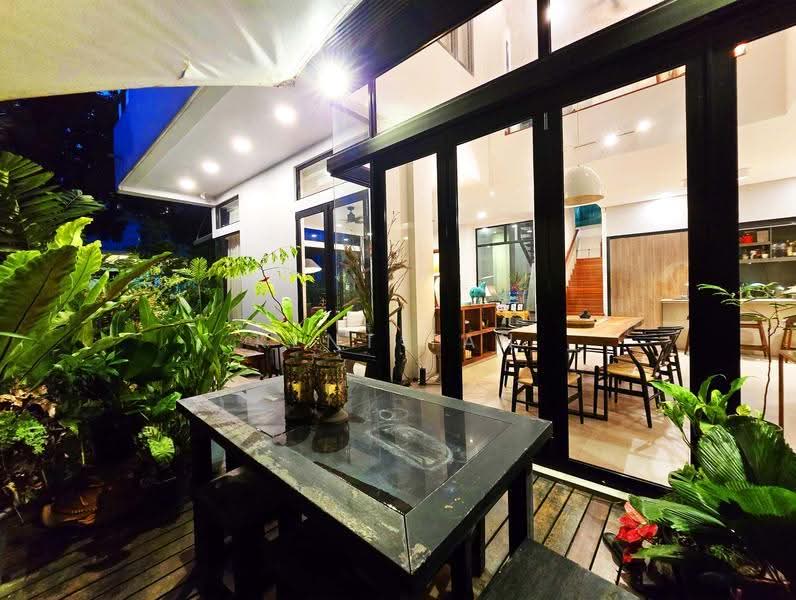 Gorgeous Tropical Freehold 2.5 storey Semi-D. 8 mins walk Lor Chuan MRT Station, Li Hwan / Mei Hwan / Tai Hwan / Serangoon Garden Estate, Hougang / Punggol / Sengkang, 6 Bedrooms, 4,700 sqft, Semi-Detached House For Sale, by Kent Tan, 500268735 - Exterior - PropertyGuru.com.sg