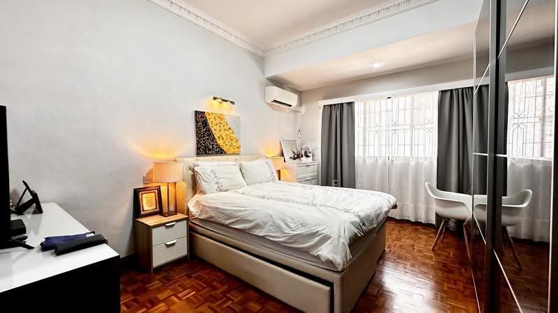 Chip Thye Garden, Yio Chu Kang Gardens, Ang Mo Kio / Bishan / Thomson, 5 Bedrooms, 2,500 sqft, Terraced House For Sale, by Shem Wee, 500268739 - Bedroom - PropertyGuru.com.sg