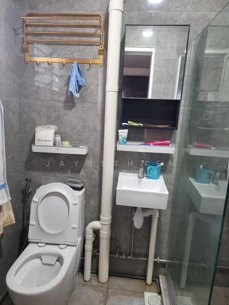 868 Yishun Street 81, 868 Yishun Street 81, Sembawang / Yishun, 3 Bedrooms, 1,118 sqft, HDB Flat For Sale, by Jayrethnem Jayaram, 500268748 - Bathroom - PropertyGuru.com.sg