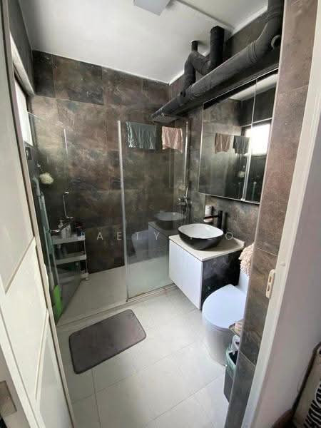 414 Jurong West Street 42, 414 Jurong West Street 42, Boon Lay / Jurong / Tuas, 2 Bedrooms, 1,108 sqft, HDB Flat For Rent, by Jaety Yeo, 500268752 - Bathroom - PropertyGuru.com.sg