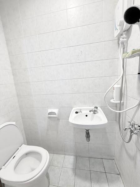 Northoaks, 22 Woodlands Cresent, Admiralty / Woodlands, 1 Bedroom, 250 sqft, Condominium For Rent, by Tony Kwek, 500268765 - Bathroom - PropertyGuru.com.sg