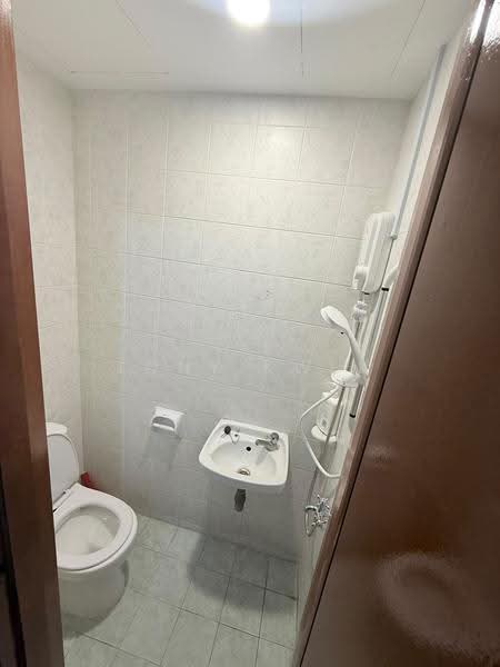 Northoaks, 22 Woodlands Cresent, Admiralty / Woodlands, 1 Bedroom, 250 sqft, Condominium For Rent, by Tony Kwek, 500268765 - Bathroom - PropertyGuru.com.sg