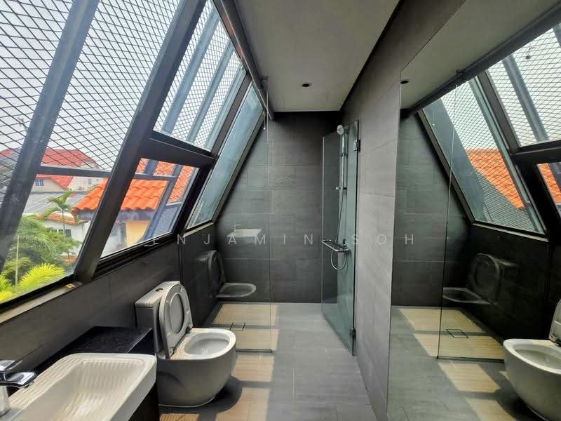 MODERN MASSIVE CORNER-TERRACE ON HIGH GROUND, Approximately 400m to the MRT Station, Bedok / Upper East Coast, 6 Bedrooms, 8,000 sqft, Corner Terrace For Sale, by Benjamin Soh, 500268798 - Bathroom - PropertyGuru.com.sg
