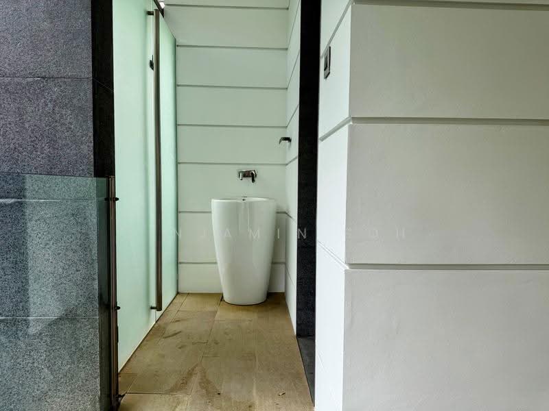 MODERN MASSIVE CORNER-TERRACE ON HIGH GROUND, Approximately 400m to the MRT Station, Bedok / Upper East Coast, 6 Bedrooms, 8,000 sqft, Corner Terrace For Sale, by Benjamin Soh, 500268798 - Bathroom - PropertyGuru.com.sg