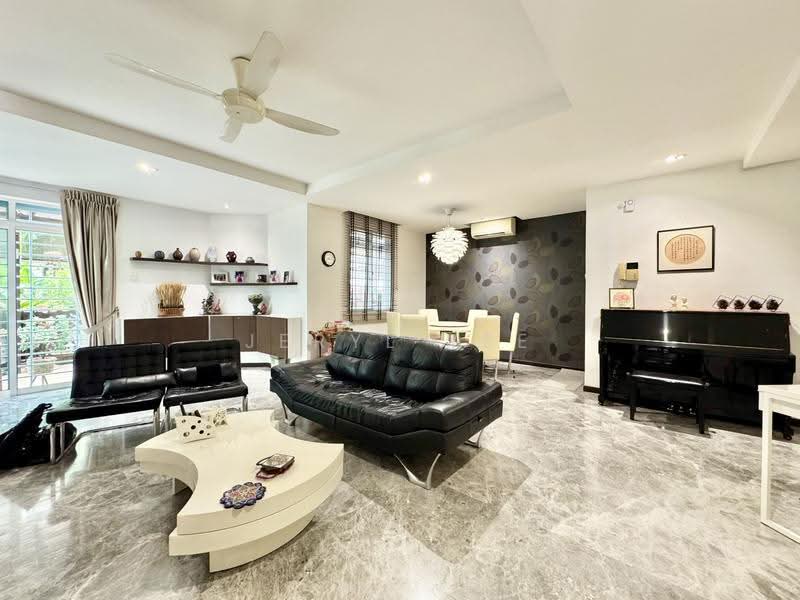 Ballota Park Condo, 156 Mariam Way, Changi Airport / Changi Village, 3 Bedrooms, 1,862 sqft, Condominium For Sale, by Jeryl Yee, 500268807 - Living Room - PropertyGuru.com.sg