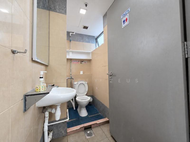Empire Techno Centre, 30 Kaki Bukit Road 3, Eunos / Geylang / Paya Lebar, 2,820 sqft, Factory / Workshop (B2) For Sale, by Jeffrey Zeus, 500268809 - Bathroom - CommercialGuru.com.sg