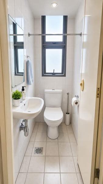 The Madeira, 50 Bukit Batok Street 31, Dairy Farm / Bukit Panjang / Choa Chu Kang, 2 Bedrooms, 1,055 sqft, Condominium For Sale, by Jose Loh Zhenhao, 500268819 - Bathroom - PropertyGuru.com.sg