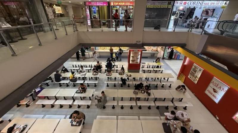 Lucky Plaza, 304 Orchard Road, Orchard / River Valley, 215 sqft, Mall Shop For Rent, by Alvin Chua, 500268844 - Exterior - CommercialGuru.com.sg
