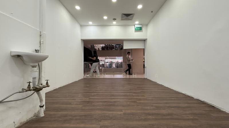 Lucky Plaza, 304 Orchard Road, Orchard / River Valley, 215 sqft, Mall Shop For Rent, by Alvin Chua, 500268844 - Interior - CommercialGuru.com.sg