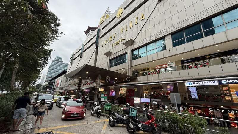 Lucky Plaza, 304 Orchard Road, Orchard / River Valley, 215 sqft, Mall Shop For Rent, by Alvin Chua, 500268844 - Exterior - CommercialGuru.com.sg