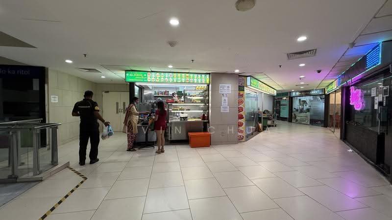 Lucky Plaza, 304 Orchard Road, Orchard / River Valley, 215 sqft, Mall Shop For Rent, by Alvin Chua, 500268844 - Corridor - CommercialGuru.com.sg