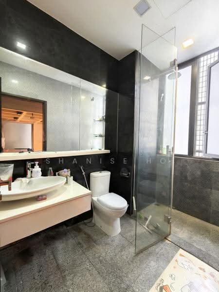 The Hillier, 6 Hillview Rise, Dairy Farm / Bukit Panjang / Choa Chu Kang, 1 Bedroom, 581 sqft, Condominium For Sale, by Shanise Ho, 500268851 - Bathroom - PropertyGuru.com.sg