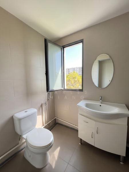 Zervex, 8 Ubi Road 2, Eunos / Geylang / Paya Lebar, 980 sqft, Light Industrial (B1) For Sale, by Charles Chiang, 500268862 - Bathroom - CommercialGuru.com.sg