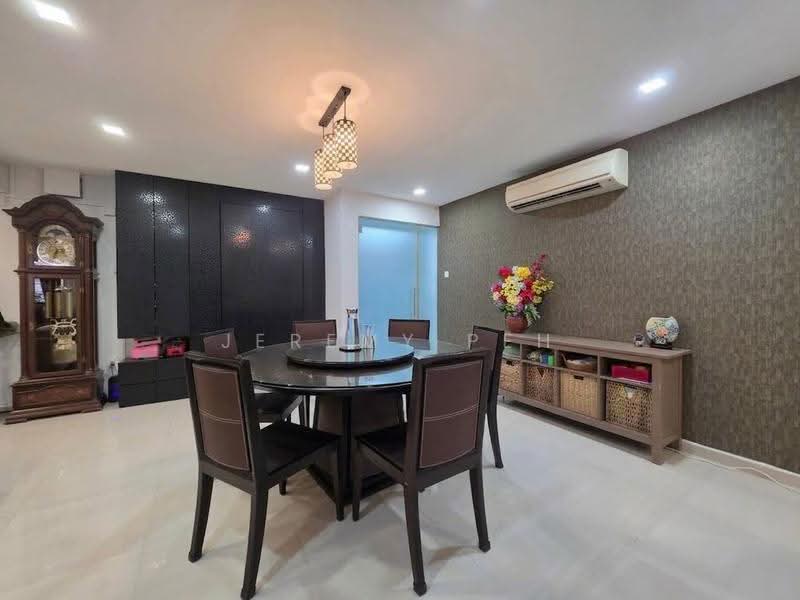 122B Sengkang East Way, 122B Sengkang East Way, Hougang / Punggol / Sengkang, 4 Bedrooms, 1,410 sqft, HDB Flat For Sale, by Jeremy Peh, 500268892 - Dining Room - PropertyGuru.com.sg