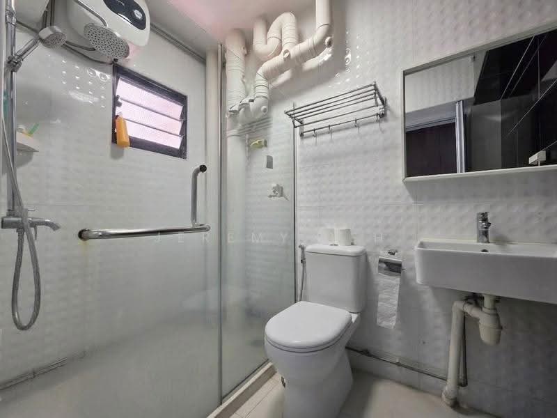 122B Sengkang East Way, 122B Sengkang East Way, Hougang / Punggol / Sengkang, 4 Bedrooms, 1,410 sqft, HDB Flat For Sale, by Jeremy Peh, 500268892 - Bathroom - PropertyGuru.com.sg