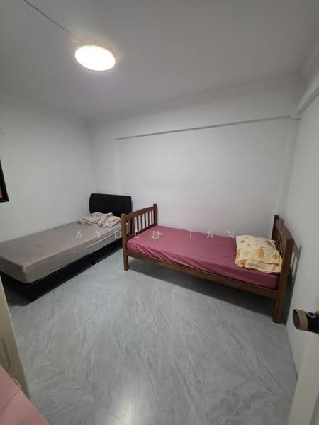 409 Bedok North Avenue 2, 409 Bedok North Avenue 2, Bedok / Upper East Coast, 2 Bedrooms, 883 sqft, HDB Flat For Sale, by Ayden Tan, 500268952 - Bedroom - PropertyGuru.com.sg