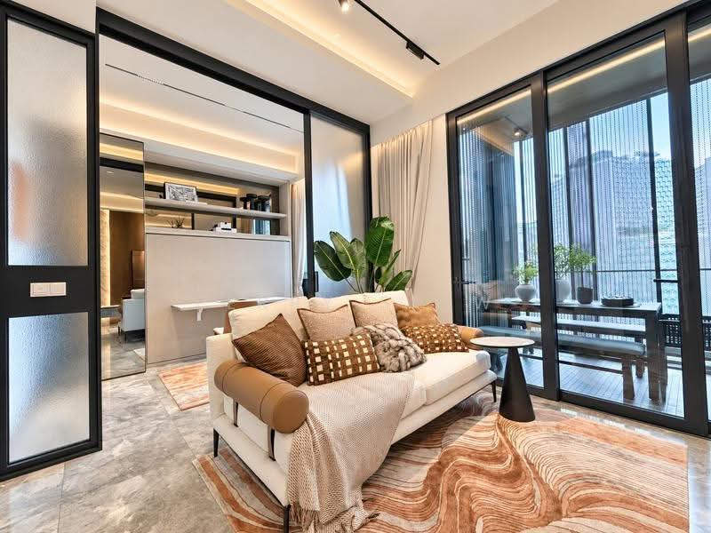 Midtown Bay, 120 Beach Road, Beach Road / Bugis / Rochor, 2 Bedrooms, 1,130 sqft, Condominium For Sale, by Perry Siow, 500268954 - Living Room - PropertyGuru.com.sg
