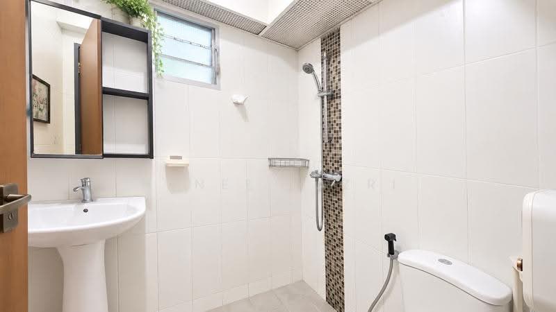 522B Tampines Central 7, 522B Tampines Central 7, Pasir Ris / Tampines, 3 Bedrooms, 1,001 sqft, HDB Flat For Sale, by Hanee Nazri, 500268957 - Bathroom - PropertyGuru.com.sg