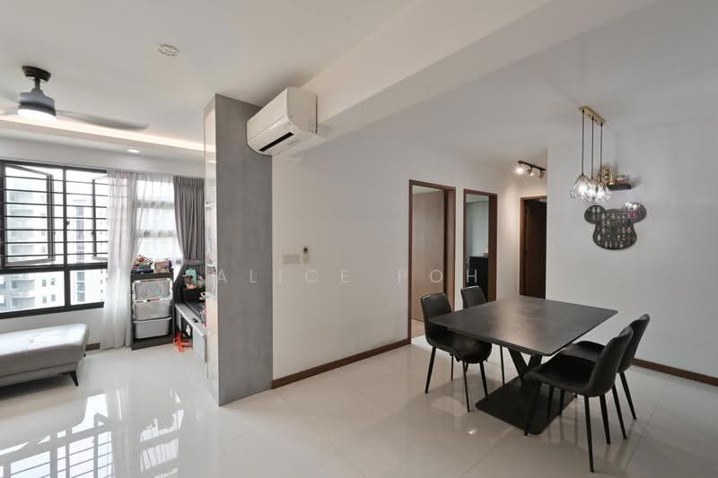 402B Fernvale Lane, 402B Fernvale Lane, Seletar / Yio Chu Kang, 3 Bedrooms, 1,001 sqft, HDB Flat For Sale, by Alice Poh, 500268974 - Living Room - PropertyGuru.com.sg
