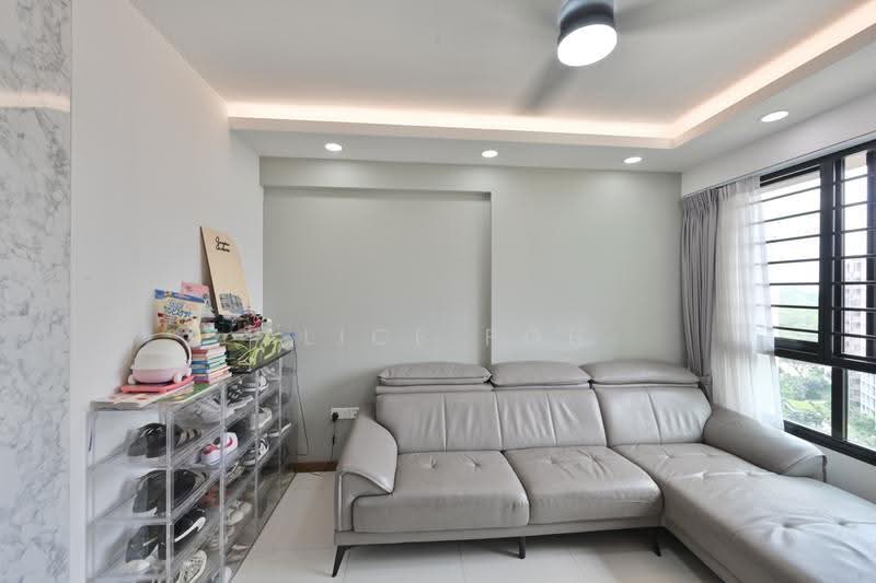402B Fernvale Lane, 402B Fernvale Lane, Seletar / Yio Chu Kang, 3 Bedrooms, 1,001 sqft, HDB Flat For Sale, by Alice Poh, 500268974 - Living Room - PropertyGuru.com.sg