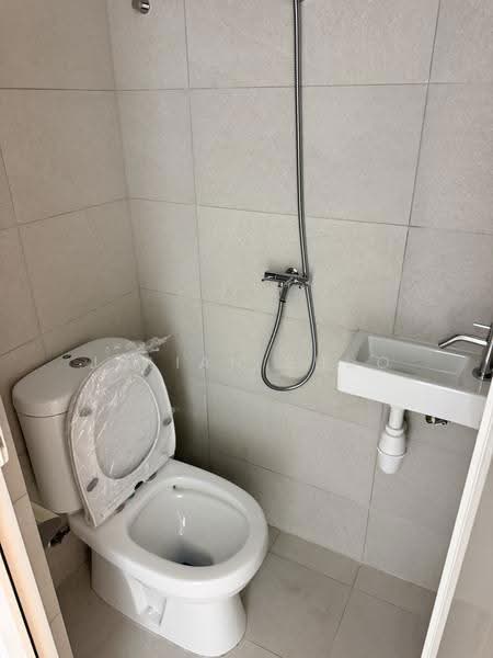 Norwood Grand, Admiralty / Woodlands, 4 Bedrooms, 1,313 sqft, Condominium For Rent, by Julian Zhuo, 500269023 - Bathroom - PropertyGuru.com.sg